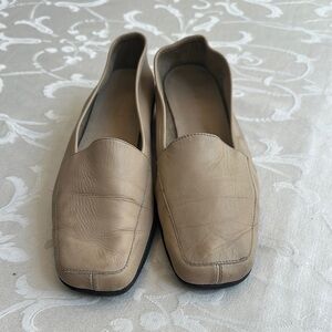 Aerosole’s Neutral Beige Super Soft Leather Loafers Size 9